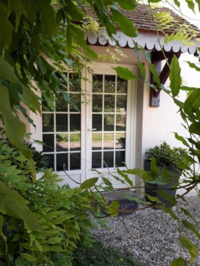 Studio dans propriété avec piscine chauffée